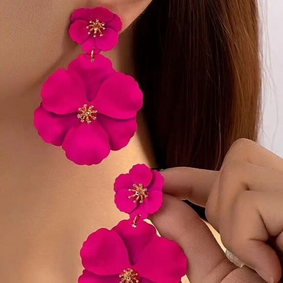 ✨🆕✨ 🌺 BoHo Flower Design Statement Earrings 🌺✨ - Picture 1 of 10